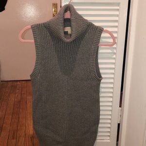 Sleeveless MK turtleneck